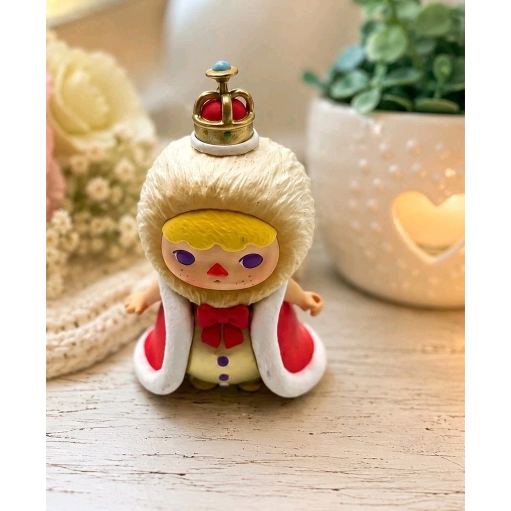 Pop Mart Pucky Royal Queen Crown Mini Figure Designer Art Collectable Whimsical